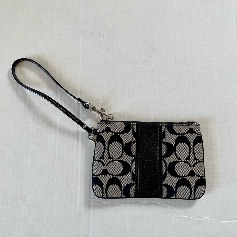 Coach Wristlet🖤
